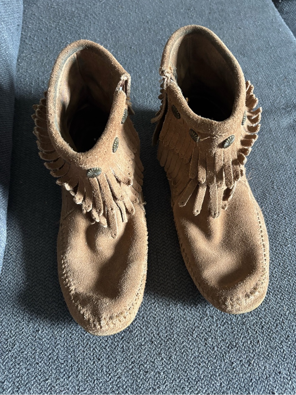 Minnetonka 3-Layer Fringe Concho Suede Booties (Brown, Size US 6)
